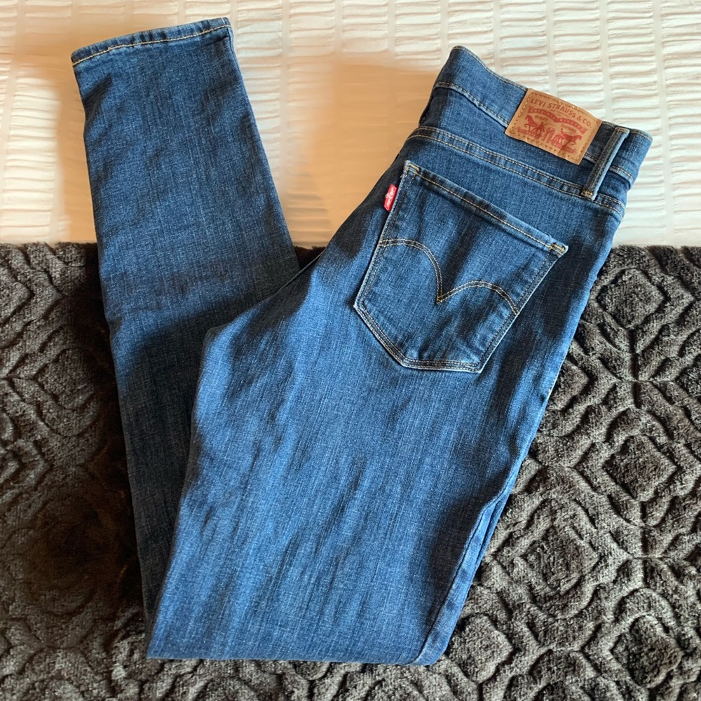 Women’s Levi’s 311 Shaping skinny size 6